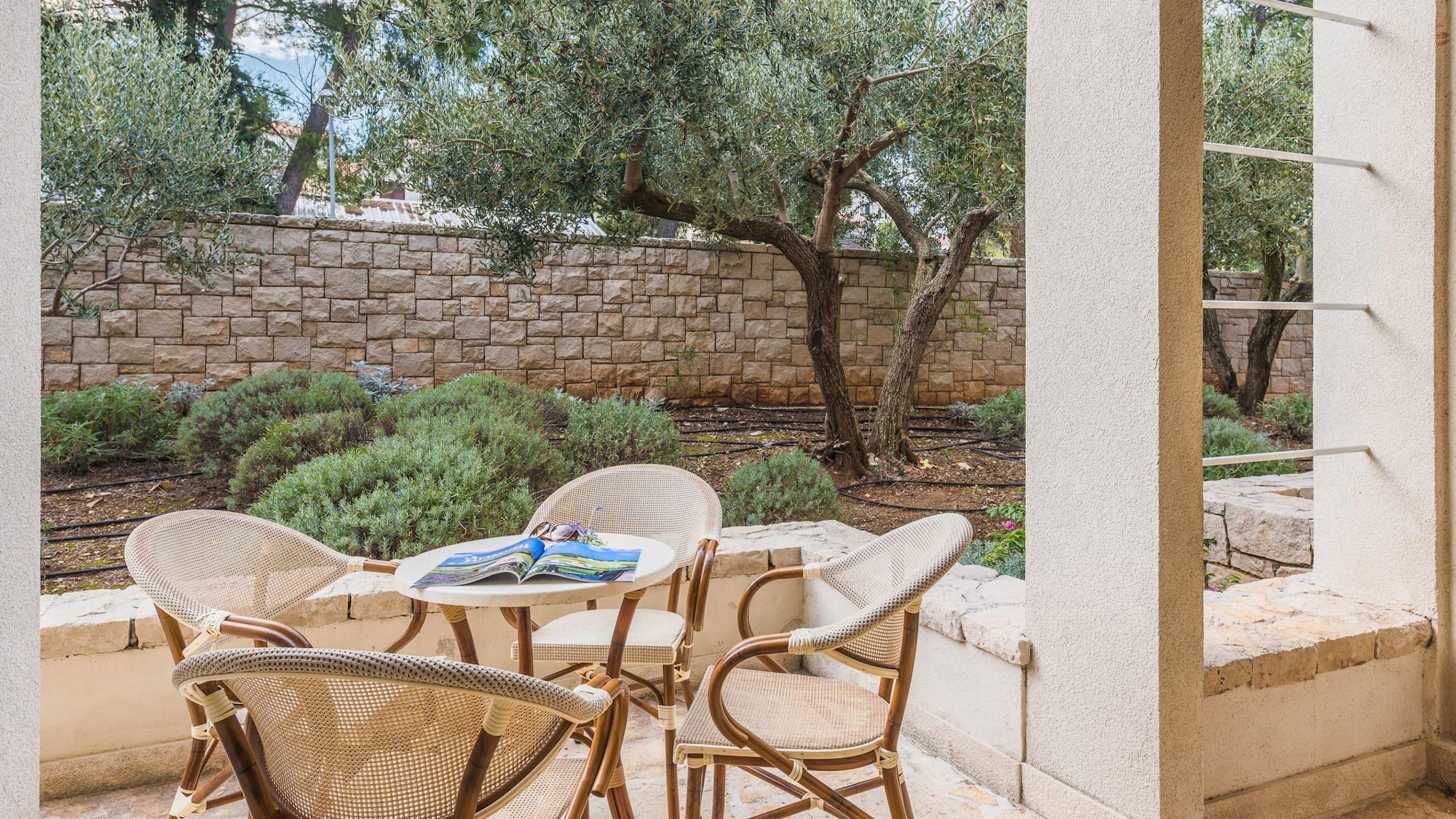 Aminess Vival Velaris Resort Supetar Exterior photo