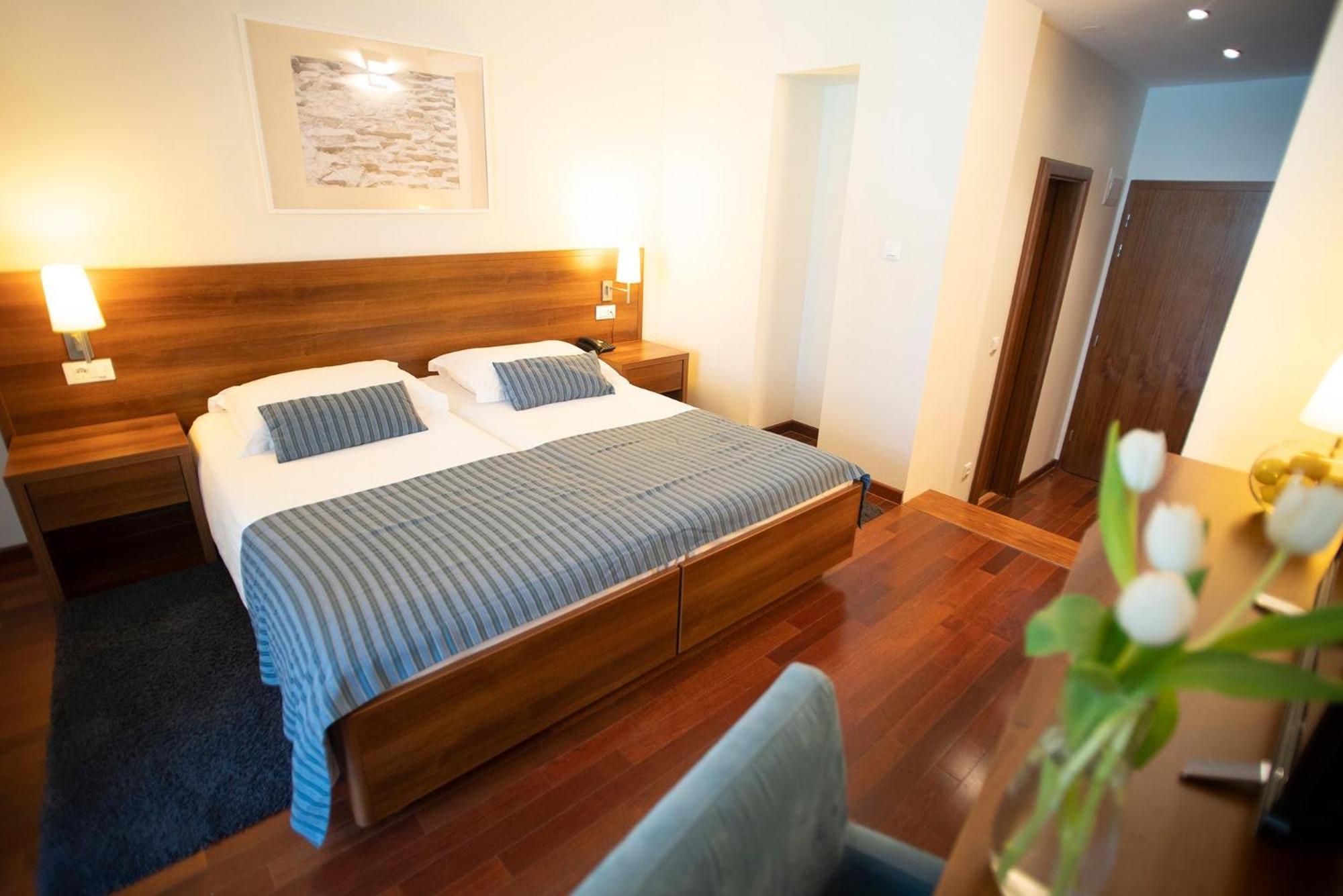 Aminess Vival Velaris Resort Supetar Exterior photo