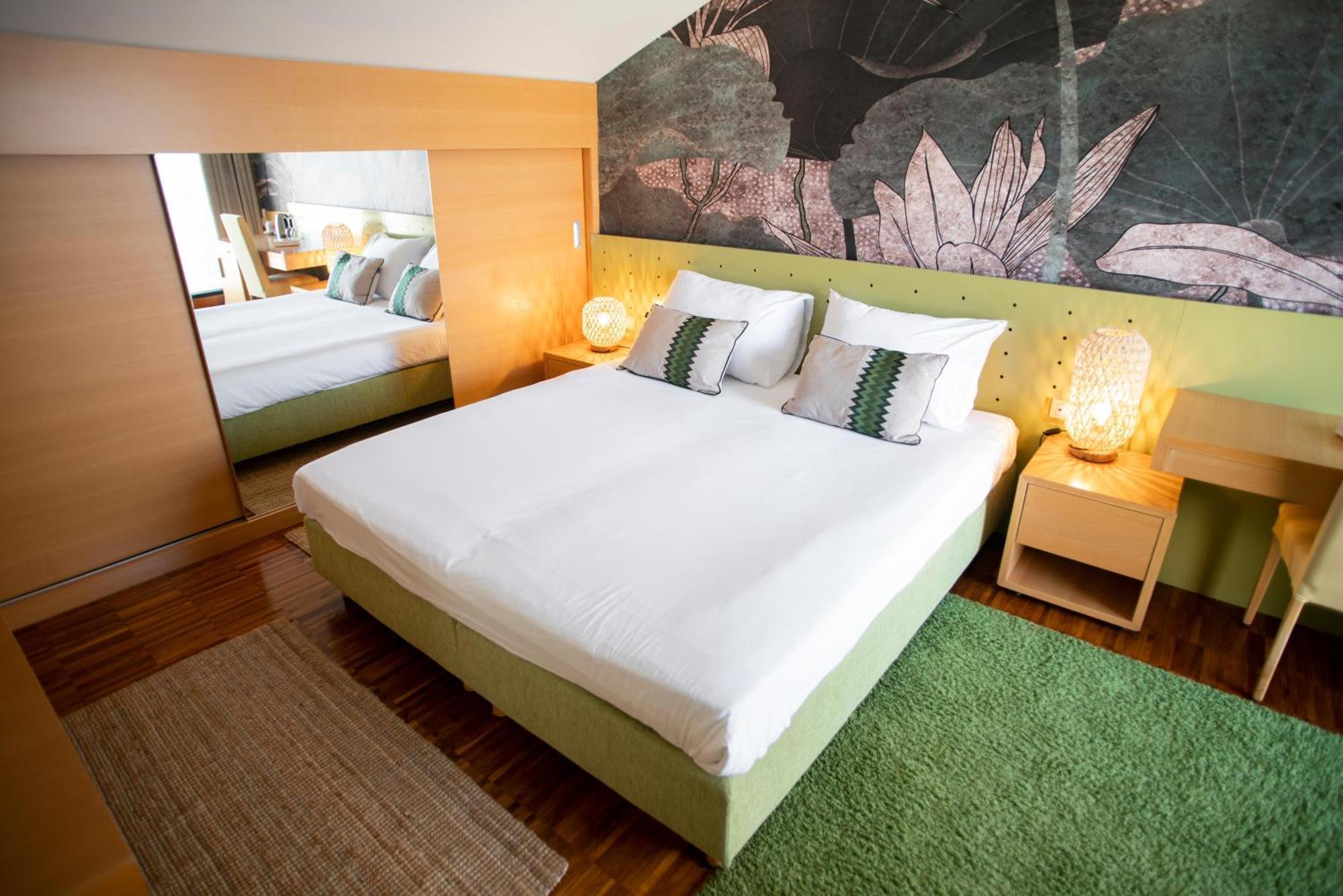 Aminess Vival Velaris Resort Supetar Exterior photo