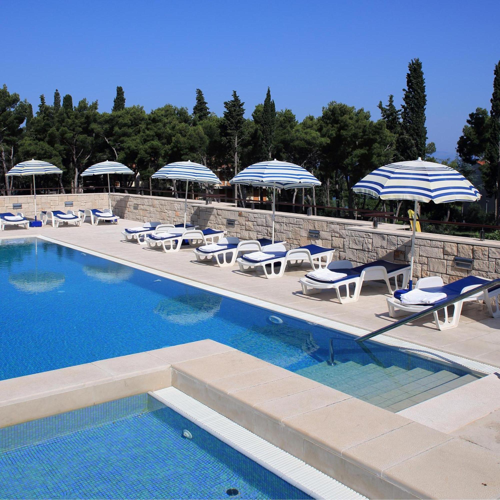 Aminess Vival Velaris Resort Supetar Exterior photo