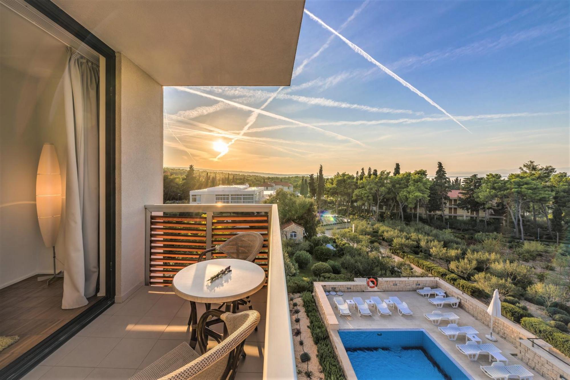 Aminess Vival Velaris Resort Supetar Exterior photo