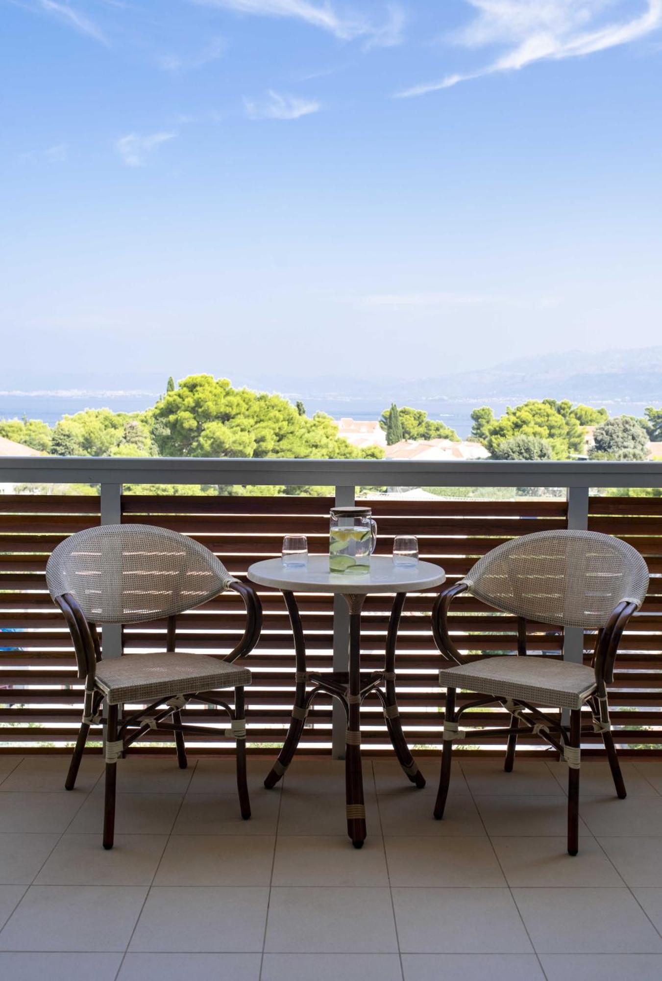Aminess Vival Velaris Resort Supetar Exterior photo